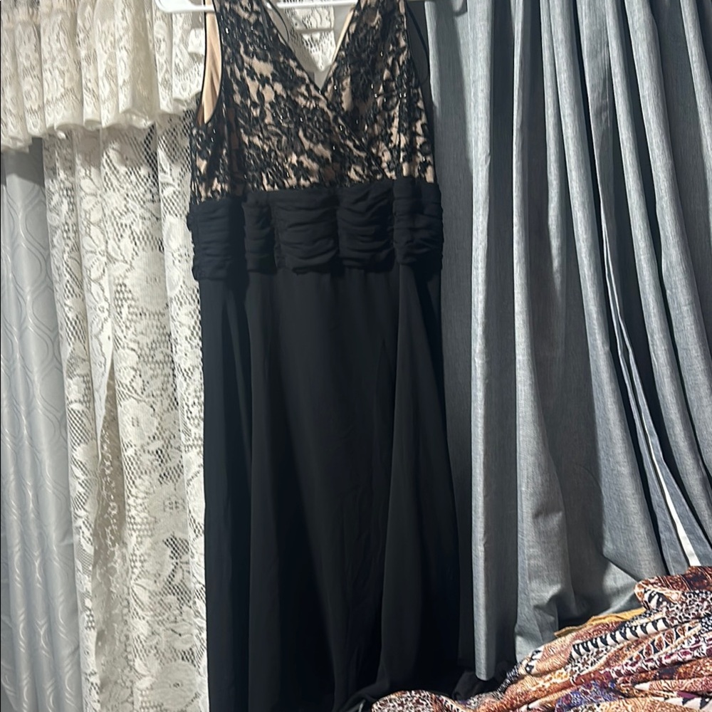 Chic Black Lace Maxi Dress